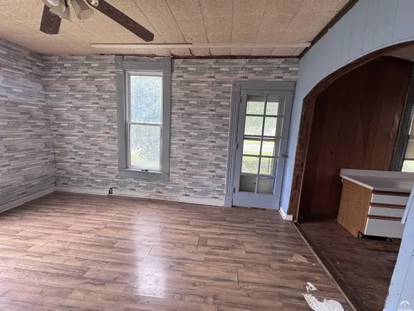102 N Osage ST, Nortonville, KS 66060