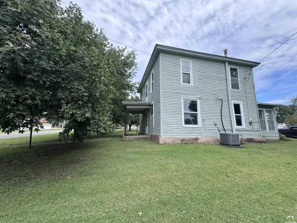 102 N Osage ST, Nortonville, KS 66060