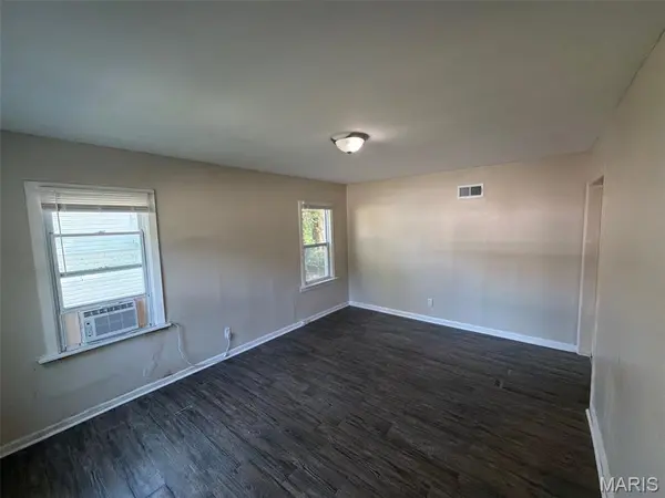 2326 Chambers RD, St Louis, MO 63136