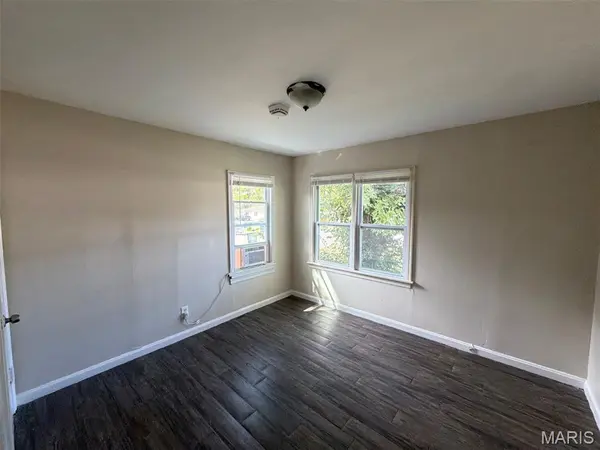 2326 Chambers RD, St Louis, MO 63136