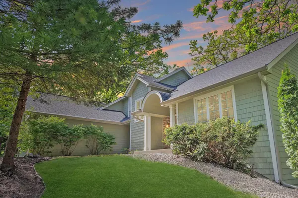 12827 Dover CT, Apple Valley, MN 55124