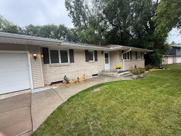 6447 Westchester CIR, Golden Valley, MN 55427