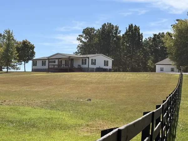 284 Paul Thompson Rd, Bethpage, TN 37022