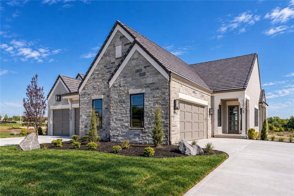 13709 Pembroke LN, Leawood, KS 66224