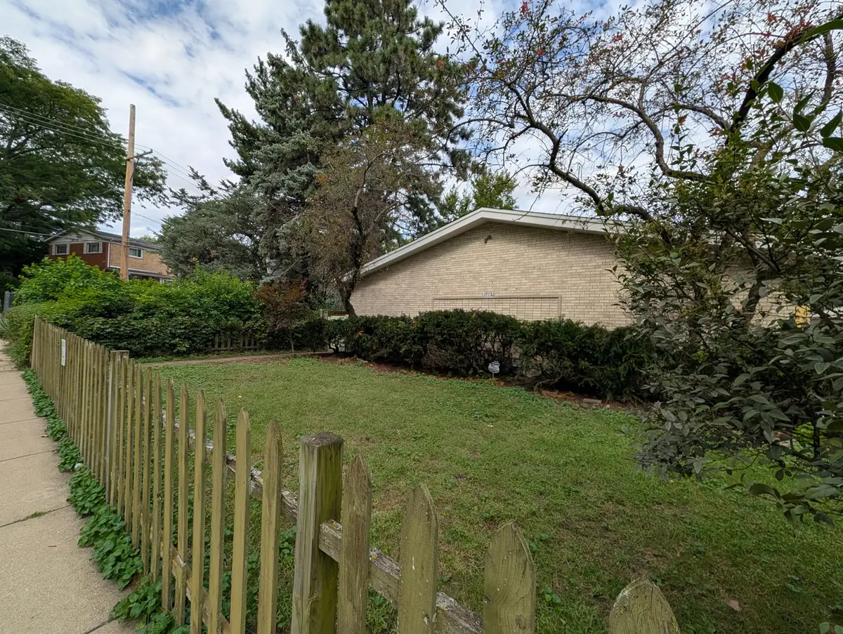 1958 W Morse AVE #A, Chicago, IL 60626