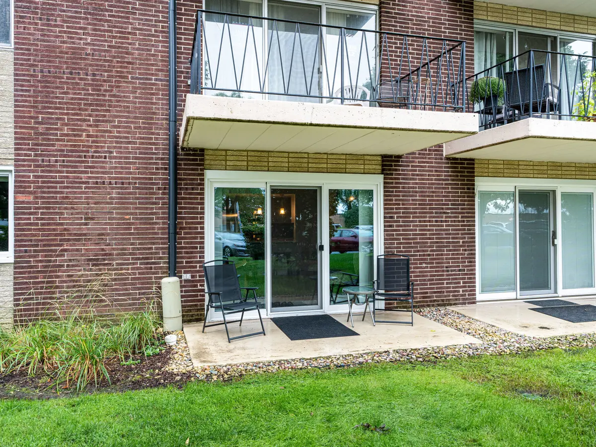 5300 Walnut AVE #17A, Downers Grove, IL 60515