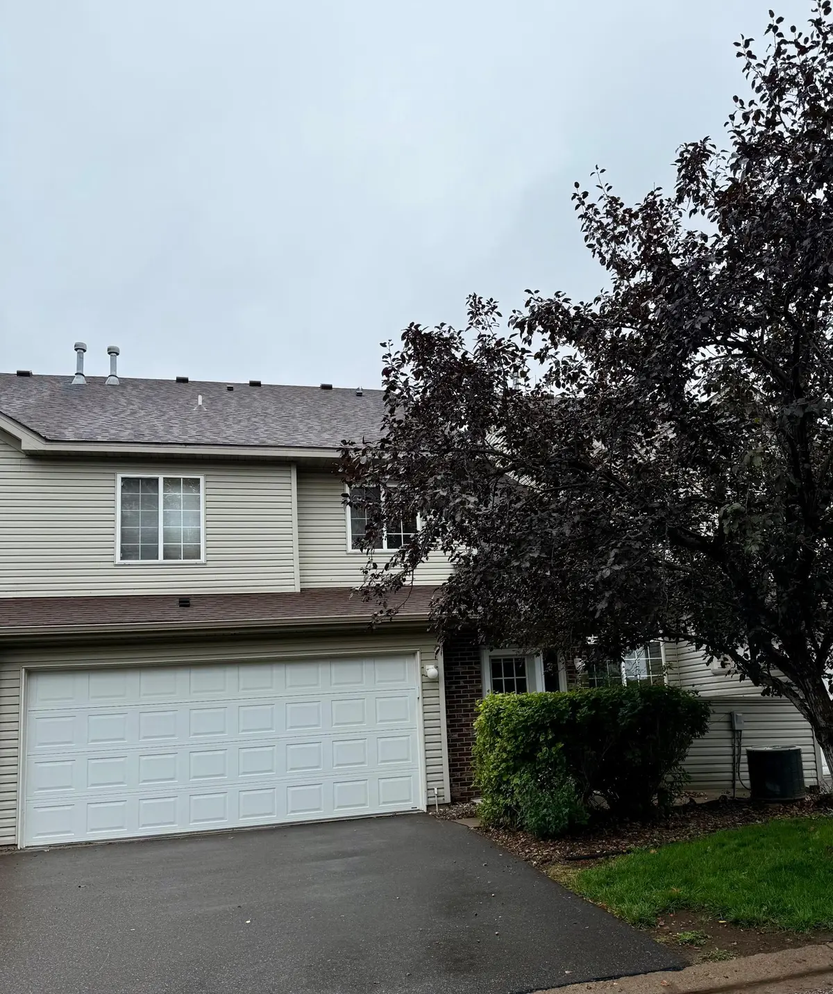 2402 Oakridge CIR, Hudson, WI 54016