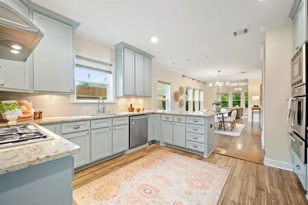 1119 N Winnetka Avenue, Dallas, TX 75208