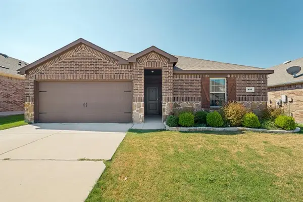 816 Alton Drive, Aubrey, TX 76227