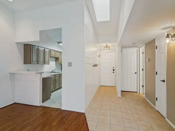 358 W Harwood Road #G, Hurst, TX 76054