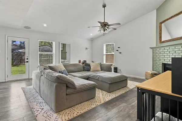 831 Beverly Drive, Grapevine, TX 76051