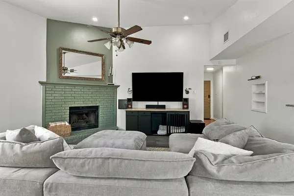831 Beverly Drive, Grapevine, TX 76051