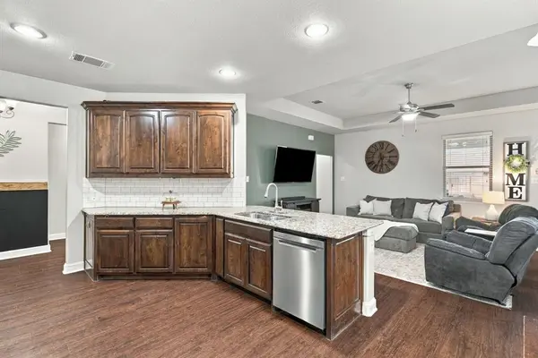 28 S Highland Drive, Sanger, TX 76266