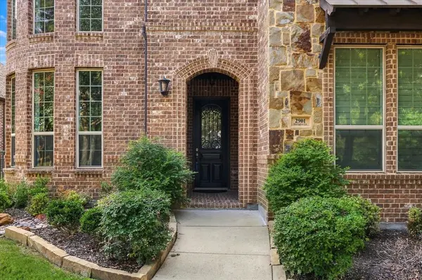 2901 Merryglen Lane, Flower Mound, TX 75022