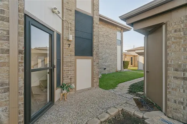 7 Dewberry Court, Bedford, TX 76021