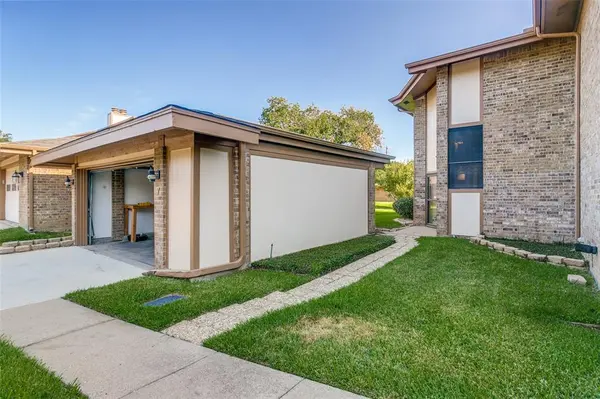 7 Dewberry Court, Bedford, TX 76021