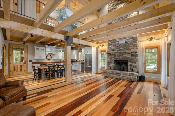 10 Black Bear Valley DR, Hendersonville, NC 28792