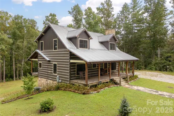 10 Black Bear Valley DR, Hendersonville, NC 28792