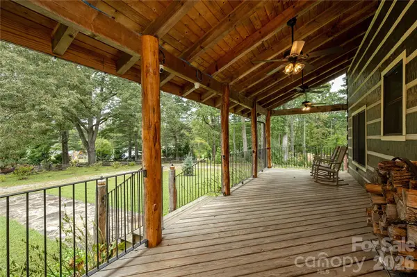 10 Black Bear Valley DR, Hendersonville, NC 28792