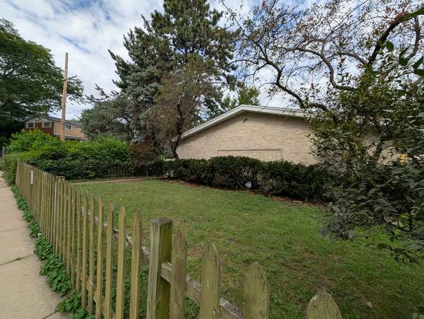 1958 W Morse AVE #A, Chicago, IL 60626