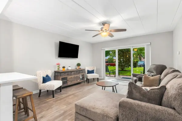 5300 Walnut AVE #17A, Downers Grove, IL 60515