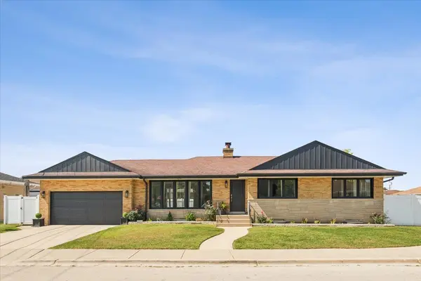 8425 W Sunnyside AVE, Chicago, IL 60656