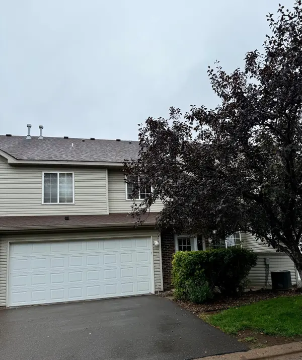 2402 Oakridge CIR, Hudson, WI 54016