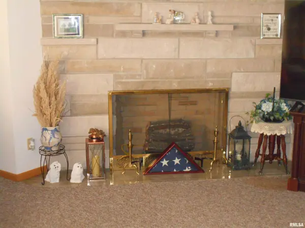 4 Hiel DR, Bushnell, IL 61422
