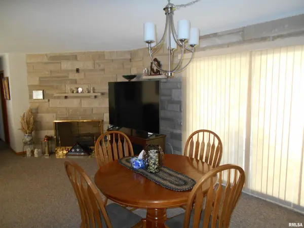 4 Hiel DR, Bushnell, IL 61422