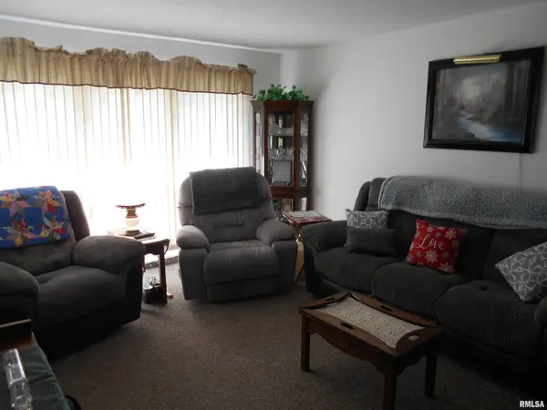 4 Hiel DR, Bushnell, IL 61422