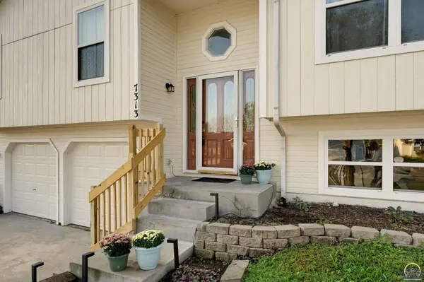 7313 SW 23rd TER, Topeka, KS 66614