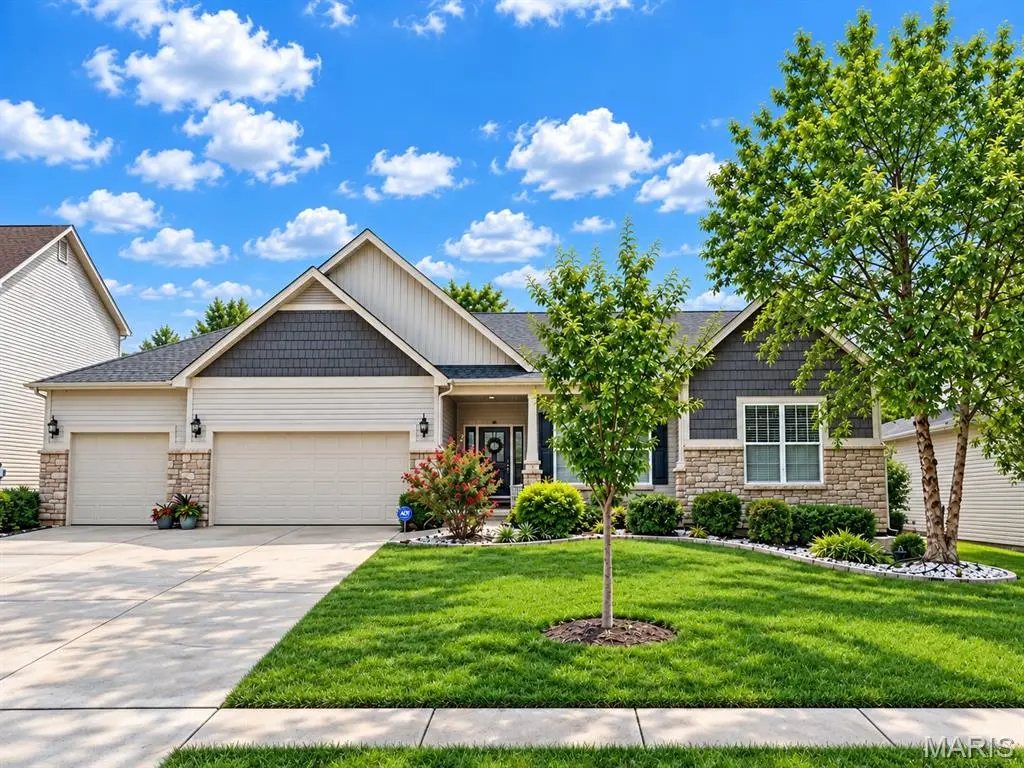 1229 Cashmere LN, St Peters, MO 63376