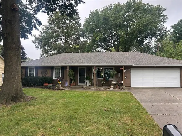 204 14th AVE #N, Greenwood, MO 64034