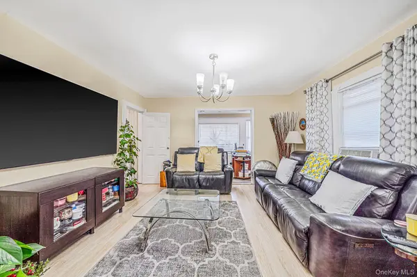 96 Van Cott AVE, Hempstead, NY 11550