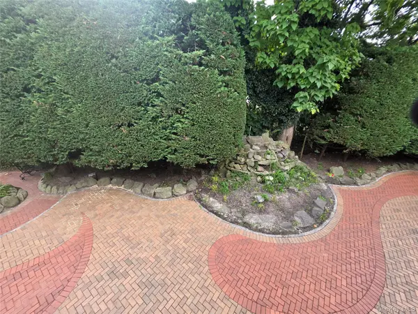 Address not disclosed, East Northport, NY 11731