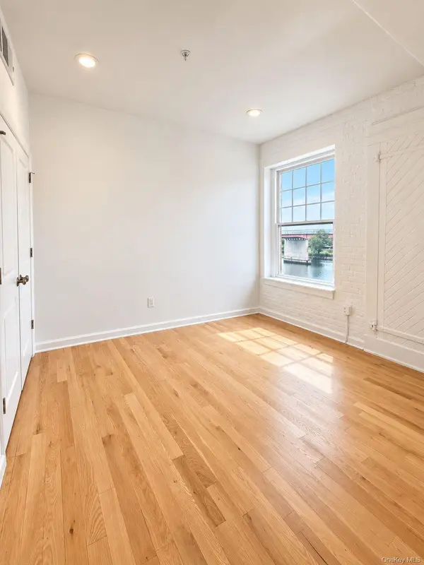 155 River St #A4, Troy, NY 12180