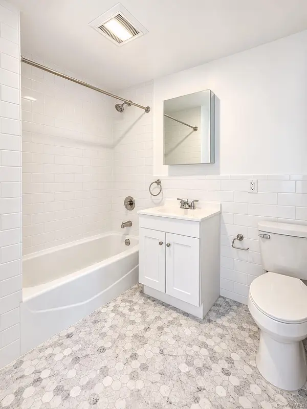 155 River St #A4, Troy, NY 12180