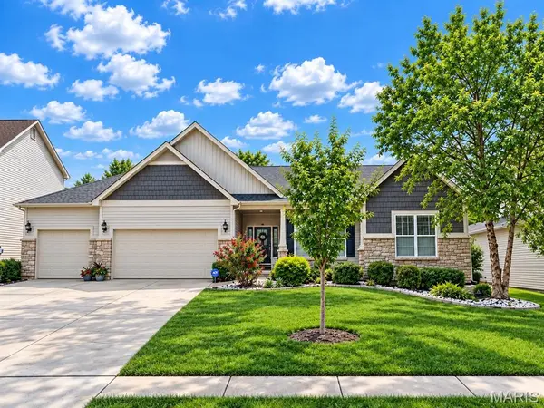 1229 Cashmere LN, St Peters, MO 63376