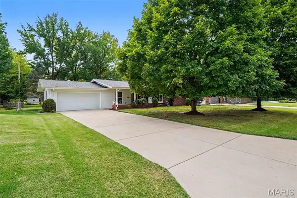 12540 Starspur LN, St Louis, MO 63146