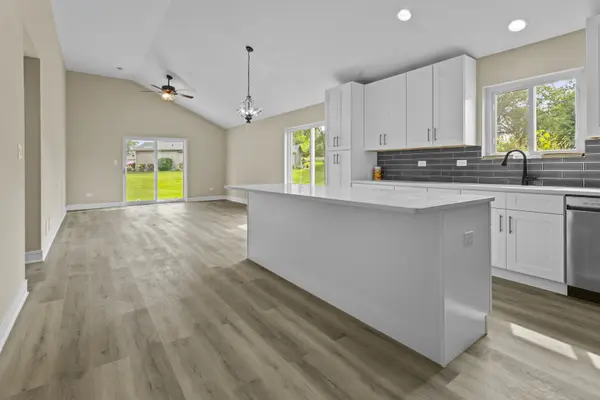 410 E Butler AVE, Grant Park, IL 60940