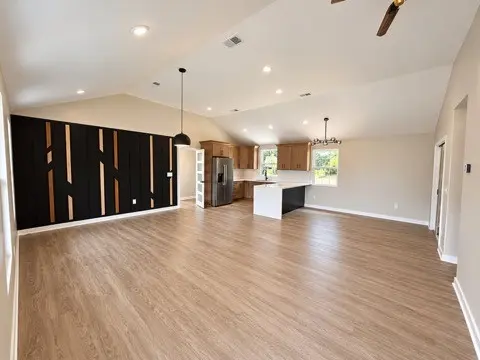 551 Harding Pl, Nashville, TN 37211