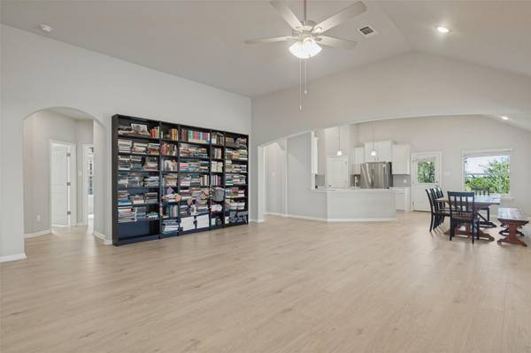 422 Backstays LOOP, Kyle, TX 78640