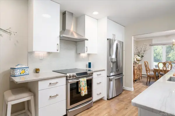 1102 Gotham PATH, Saint James, NY 11780