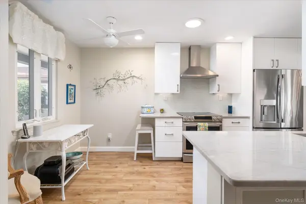 1102 Gotham PATH, Saint James, NY 11780