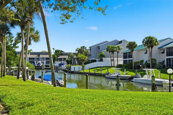5673 MIDNIGHT PASS RD #202, Sarasota, FL 34242