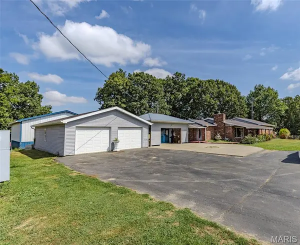 10602 Blooming Grove RD, Palmyra, IL 62674