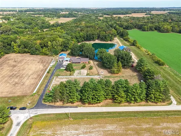 10602 Blooming Grove RD, Palmyra, IL 62674