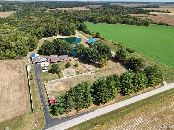 10602 Blooming Grove RD, Palmyra, IL 62674