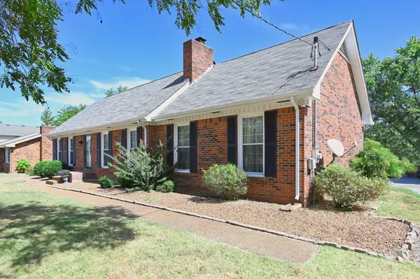 427 Walton Ferry Rd, Hendersonville, TN 37075