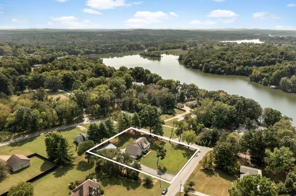 1166 S Wrights Ln, Gallatin, TN 37066